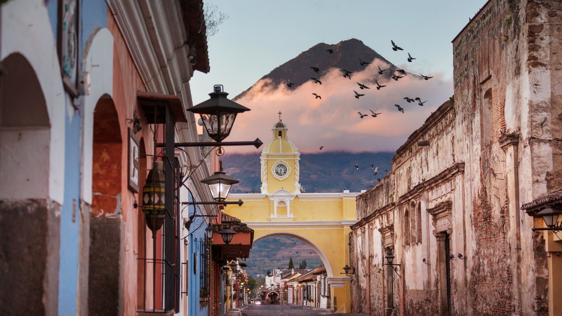 Semana Santa en Guatemala: Antigua, Atitlán y Ciudad